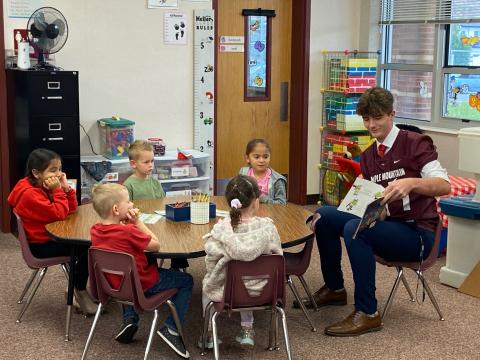 football players read to students