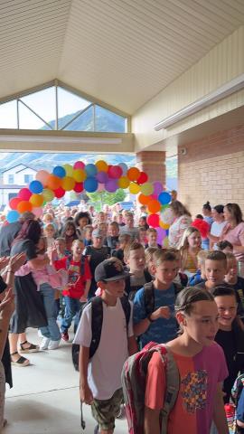 students with balloon arch