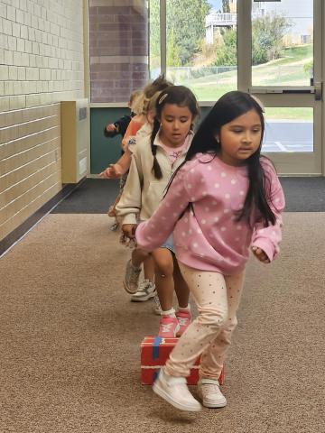 kids running 