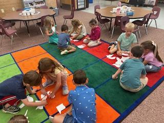 kids on rug playing 