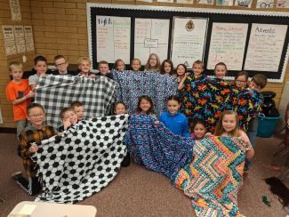 Mrs Dyches' class with tied blankets